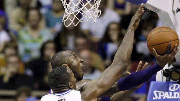 Kobe Bryant patřil k nejlepším hráčům Lakers, ale na vítězství nad Orlandem to nestačilo. Kobe Bryant patřil k nejlepším hráčům Lakers, ale na vítězství nad Orlandem to nestačilo.