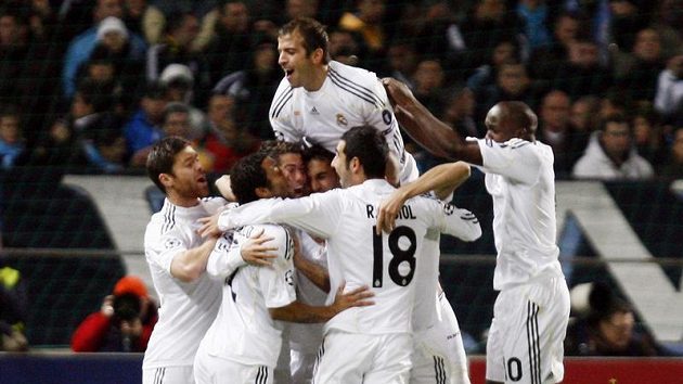 Hráči Realu Madrid by se chtěli takto radovat i po zápase s Barcelonou. Hráči Realu Madrid by se chtěli takto radovat i po zápase s Barcelonou.
