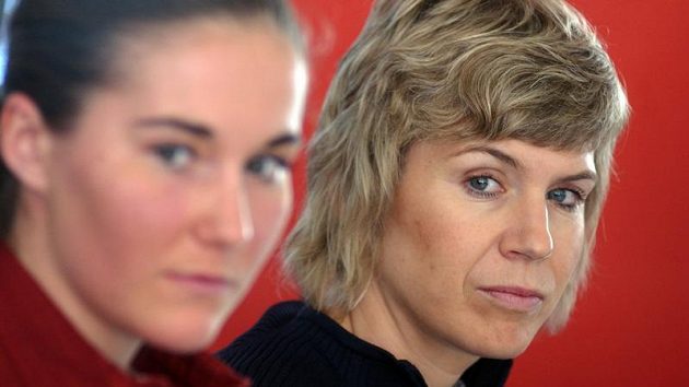 Kateřina Neumannová (vpravo) a Šárka Záhrobská na vyhlášení ankety Král bílé stopy. Kateřina Neumannová (vpravo) a Šárka Záhrobská na vyhlášení ankety Král bílé stopy.