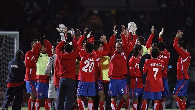Fotbalisté Kostariky se radují po vítězství nad Bolívií na Copa América Fotbalisté Kostariky se radují po vítězství nad Bolívií na Copa América