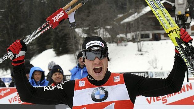 Švýcarský lyžař Dario Cologna se raduje z průběžného vedení Tour de Ski Švýcarský lyžař Dario Cologna se raduje z průběžného vedení Tour de Ski