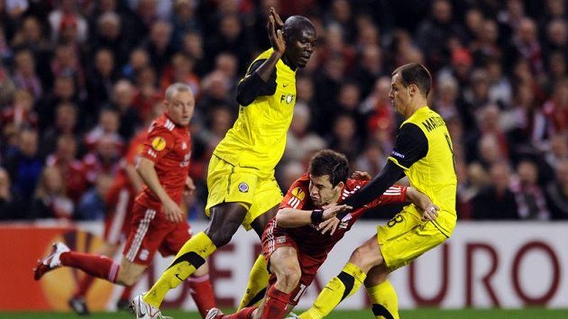 Liverpoolský Cole v mlýnici mezi sparťany Abenou a Matějovským. Letenský záložník by si vzájemné duely rád zopakoval... Liverpoolský Cole v mlýnici mezi sparťany Abenou a Matějovským. Letenský záložník by si vzájemné duely rád zopakoval...