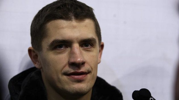 Hokejový útočník Jan Bulis Hokejový útočník Jan Bulis