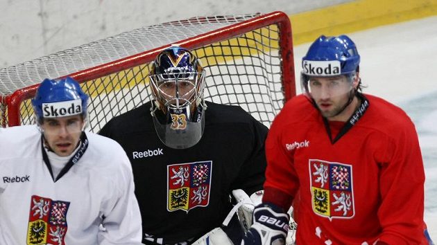 Český brankář Jakub Štěpánek (uprostřed) při reprezentačním tréninku Český brankář Jakub Štěpánek (uprostřed) při reprezentačním tréninku