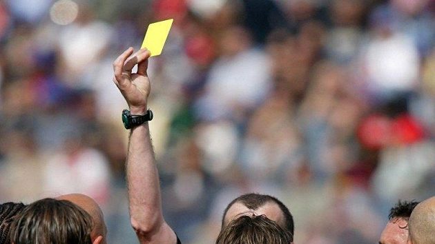 Na ligové rozhodčí se snáší velká kritika Na ligové rozhodčí se snáší velká kritika