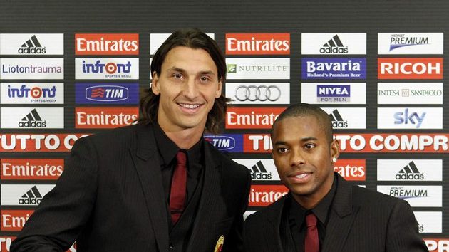 AC Milan představil dvě nové posily - Zlatana Ibrahimovice (vlevo) and Robinha. AC Milan představil dvě nové posily - Zlatana Ibrahimovice (vlevo) and Robinha.