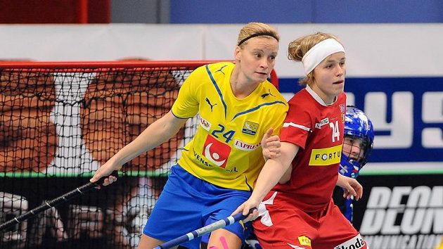 Denisa Billá brání švédskou hvězdu Dahlerusovou. Denisa Billá brání švédskou hvězdu Dahlerusovou.