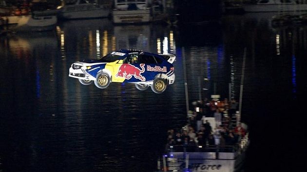 Travis Pastrana při rekordním skoku Travis Pastrana při rekordním skoku