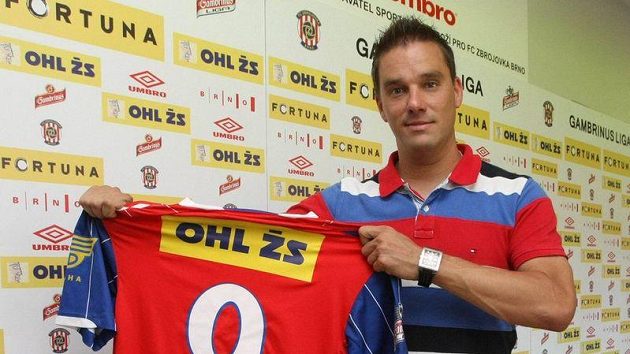 Petr Švancara stejně jako celá Zbrojovka doufá, že si příští rok zahraje první ligu. Petr Švancara stejně jako celá Zbrojovka doufá, že si příští rok zahraje první ligu.
