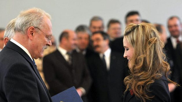 Natalie Babonyová při skládání olympijského slibu se slovenským prezidentem Gašparovičem Natalie Babonyová při skládání olympijského slibu se slovenským prezidentem Gašparovičem