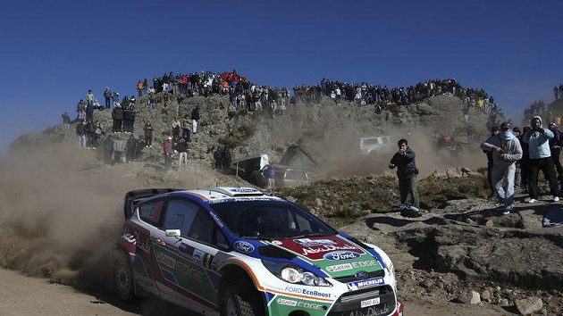 Fin Mikko Hirvonen s vozem Ford si uvědomuje, že v Řecku čeká na jezdce peklo. Fin Mikko Hirvonen s vozem Ford si uvědomuje, že v Řecku čeká na jezdce peklo.