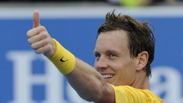 Tomáš Berdych oslavuje po vítězství nad Italem Crugnolou postup do 2. kola Australian Open. Tomáš Berdych oslavuje po vítězství nad Italem Crugnolou postup do 2. kola Australian Open.