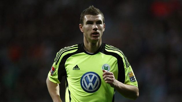 Útočník Wolfsburgu Edin Džeko Útočník Wolfsburgu Edin Džeko
