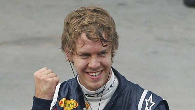 Pilot stáje Red Bull Sebastian Vettel se raduje z vítězství v kvalifikaci na GP Malajsie. Pilot stáje Red Bull Sebastian Vettel se raduje z vítězství v kvalifikaci na GP Malajsie.