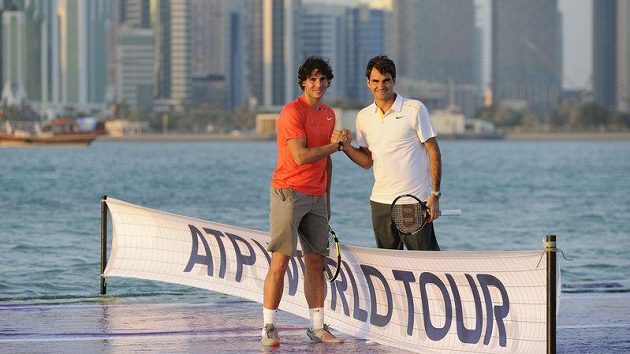 Tenisté Rafael Nadala (vlevo) a Roger Federer chtějí pomoci postiženým záplavami. Tenisté Rafael Nadala (vlevo) a Roger Federer chtějí pomoci postiženým záplavami.