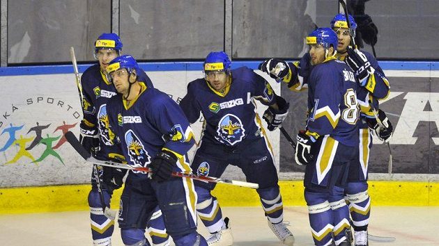 Hokejisté Kladna se chtějí v duelu s Budějovicemi vrátit k výkonům z úvodu sezóny. Hokejisté Kladna se chtějí v duelu s Budějovicemi vrátit k výkonům z úvodu sezóny.