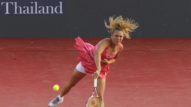 Caroline Wozniacká se oficiálně představila s novou raketou na exhibici v Thajsku. Caroline Wozniacká se oficiálně představila s novou raketou na exhibici v Thajsku.