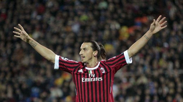 Zlatan Ibrahimovič z AC Milán oslavuje vstřelený gól na hřišti BATE Borisov. Zlatan Ibrahimovič z AC Milán oslavuje vstřelený gól na hřišti BATE Borisov.