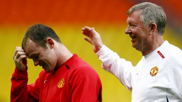 Zraněný Wayne Rooney (vlevo) chybí trenérovi Fergusonovi a celému Manchesteru United víc, než si všichni připouštěli. Zraněný Wayne Rooney (vlevo) chybí trenérovi Fergusonovi a celému Manchesteru United víc, než si všichni připouštěli.
