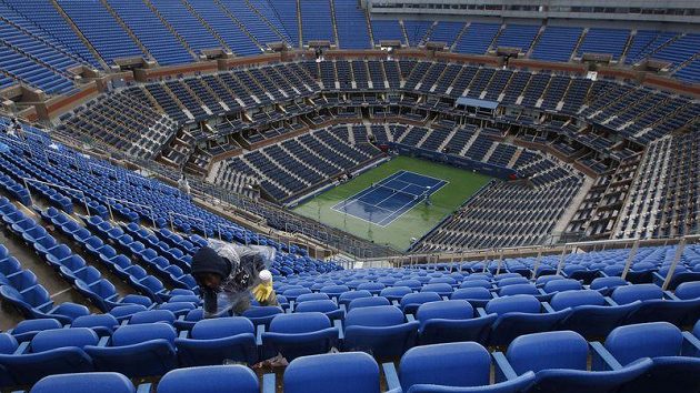 Vylidněný kurt Arthura Ashe, kde se hraje US Open. Vylidněný kurt Arthura Ashe, kde se hraje US Open.