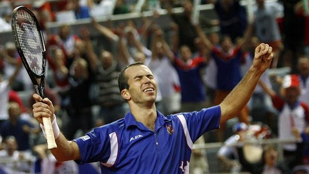 Radek Štěpánek s vítěznou grimasou po vítězství nad Ivem Karlovičem z Chorvatska v semifinále Davis Cupu Radek Štěpánek s vítěznou grimasou po vítězství nad Ivem Karlovičem z Chorvatska v semifinále Davis Cupu