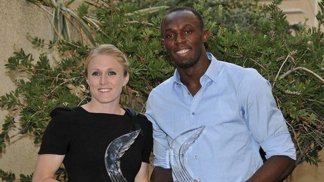 Australská překážkářka Sally Pearsonová a jamajský sprinter Usain Bolt při vyhlášení atletických cen v Monte Carlu. Australská překážkářka Sally Pearsonová a jamajský sprinter Usain Bolt při vyhlášení atletických cen v Monte Carlu.