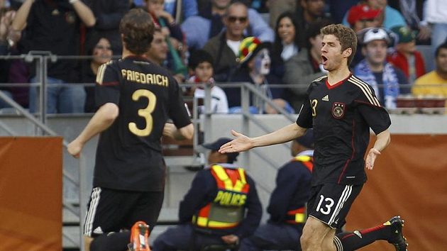 Thomas Müller (vpravo) bude Němcům v semifinále chybět - ilustrační foto. Thomas Müller (vpravo) bude Němcům v semifinále chybět - ilustrační foto.