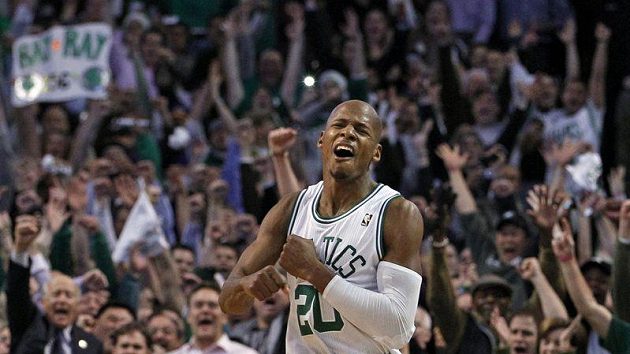 Ray Allen na palubovce perlil, výhře Lakers ale nezabránil. Ray Allen na palubovce perlil, výhře Lakers ale nezabránil.