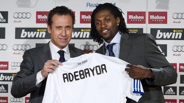 Odvolaný generální manažer Realu Madrid Jorge Valdano (vlevo) a útočník Emmanuel Adebayor Odvolaný generální manažer Realu Madrid Jorge Valdano (vlevo) a útočník Emmanuel Adebayor