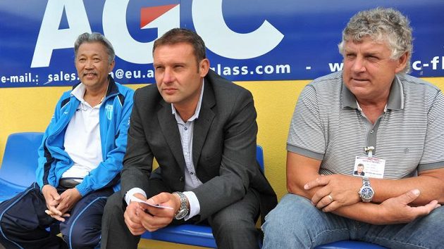 Trenér Ústí Svatopluk Habanec (uprostřed). Trenér Ústí Svatopluk Habanec (uprostřed).