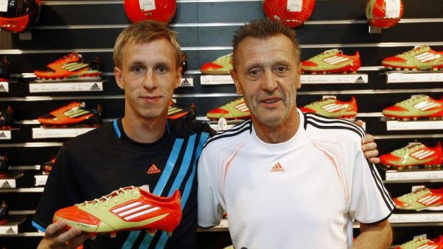 Tomáš (vlevo) a Jan Berger v prodejně adidas. Tomáš (vlevo) a Jan Berger v prodejně adidas.