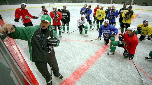 Antonín Stavjaňa u hokejistů Karlových Varů jako hlavní kouč skončil. Antonín Stavjaňa u hokejistů Karlových Varů jako hlavní kouč skončil.
