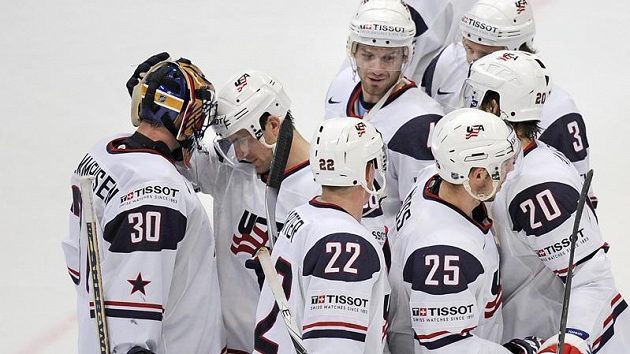 Američtí hokejisté si po dvou výhrách ve skupině o udržení pojistili účast na příštím světovém šampionátu. Američtí hokejisté si po dvou výhrách ve skupině o udržení pojistili účast na příštím světovém šampionátu.