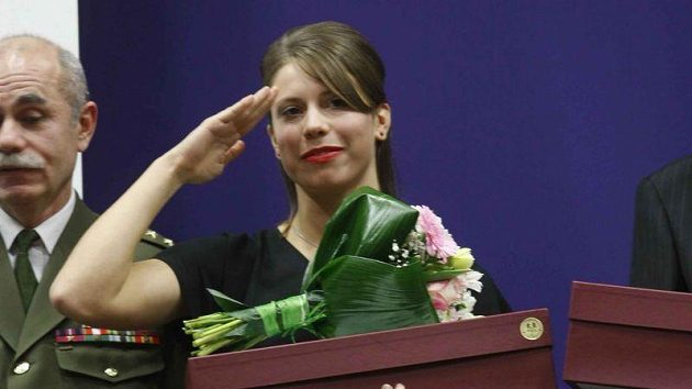 Eva Samková při dekorování nejlepších armádních sportovců roku. Eva Samková při dekorování nejlepších armádních sportovců roku.