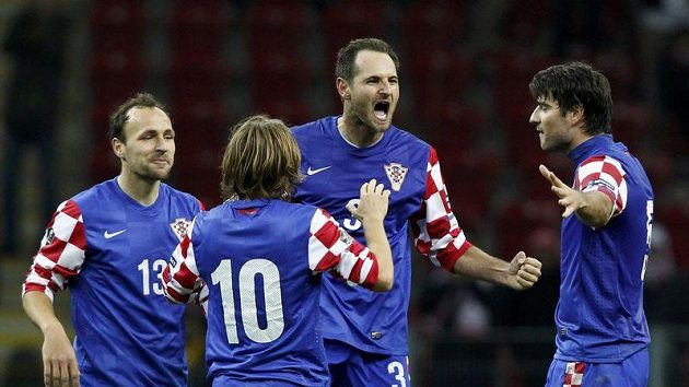Fotbalisté Chorvatska oslavují branku vstřelenou Turecku. Fotbalisté Chorvatska oslavují branku vstřelenou Turecku.
