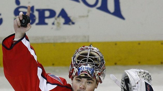 Brankář Washingtonu Michal Neuvirth. Brankář Washingtonu Michal Neuvirth.