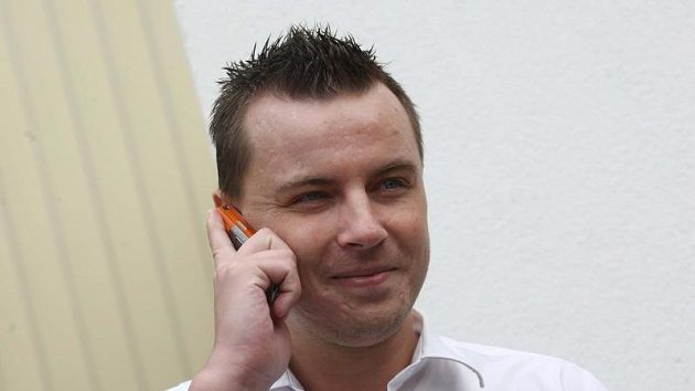 Zatímco fotbalový šéf Ivan Hašek s Vlastimilem Košťálem polemizovat nechce, jeho místopředseda Jindřich Rajchl se do bývalého fotbalového vládce pustil. Zatímco fotbalový šéf Ivan Hašek s Vlastimilem Košťálem polemizovat nechce, jeho místopředseda Jindřich Rajchl se do bývalého fotbalového vládce pustil.