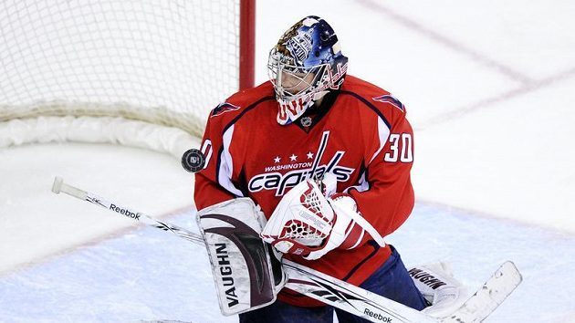 Brankář Washingtonu Michal Neuvirth se blýskl proti Torontu Brankář Washingtonu Michal Neuvirth se blýskl proti Torontu