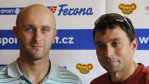 Deblkanoisté Jaroslav Volf (vlevo) a Ondřej Štěpánek na pondělní tiskové konferenci před prvním nominačním závodem na mistrovství Evropy. Deblkanoisté Jaroslav Volf (vlevo) a Ondřej Štěpánek na pondělní tiskové konferenci před prvním nominačním závodem na mistrovství Evropy.