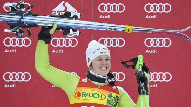 Viktoria Rebensburgová z Německa se raduje z vítězství. Viktoria Rebensburgová z Německa se raduje z vítězství.