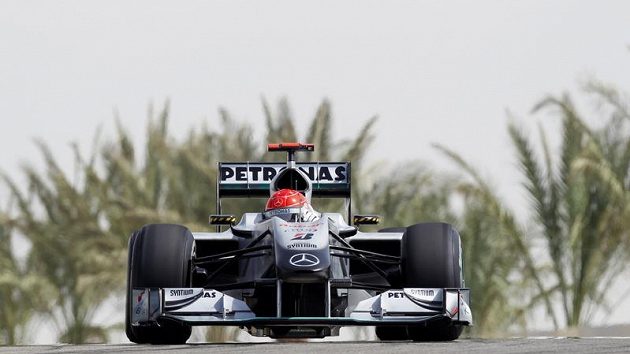 Michael Schumacher s mercedesem na tréninku na VC Bahrajnu. Michael Schumacher s mercedesem na tréninku na VC Bahrajnu.