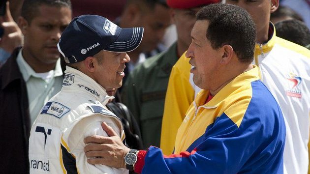 Venezuelský nováček ve formuli 1 Pastor Maldonado (vlevo) s prezidentem Hugo Chávezem. Venezuelský nováček ve formuli 1 Pastor Maldonado (vlevo) s prezidentem Hugo Chávezem.