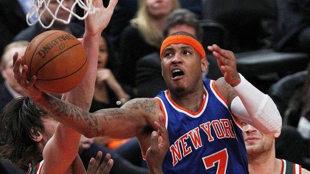 Carmelo Anthony (7) patřil k nejlepším hráčům na palubovce. Carmelo Anthony (7) patřil k nejlepším hráčům na palubovce.