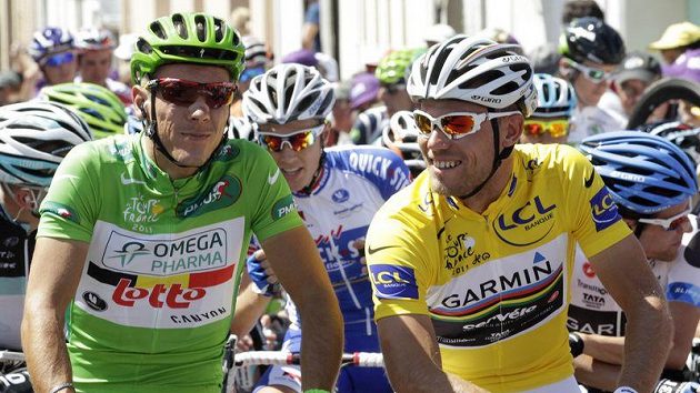 Philippe Gilbert a dosud vedoucí závodník Thor Hushovd před úterní etapou Tour. Philippe Gilbert a dosud vedoucí závodník Thor Hushovd před úterní etapou Tour.