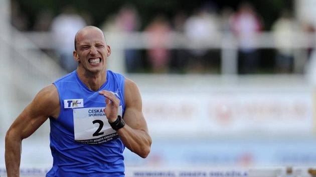 Překážkář Petr Svoboda na trati 110 metrů během Odložilova memoriálu Překážkář Petr Svoboda na trati 110 metrů během Odložilova memoriálu
