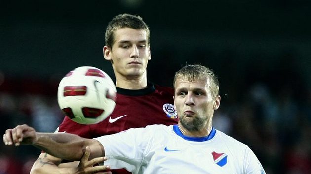 Lukáš Hejda (vzadu) ještě v dresu Sparty. Lukáš Hejda (vzadu) ještě v dresu Sparty.