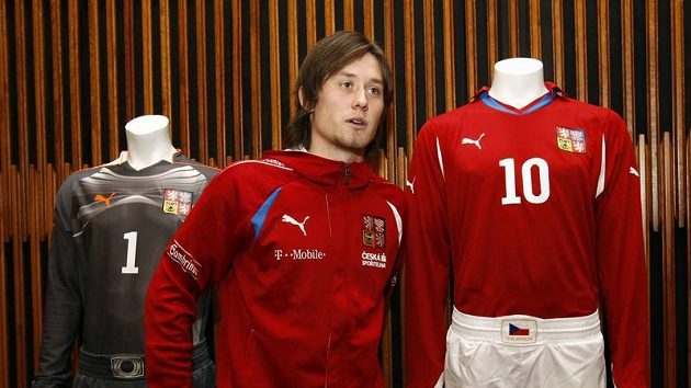 Tomáš Rosický představil nové dresy fotbalové reprezentace. Tomáš Rosický představil nové dresy fotbalové reprezentace.