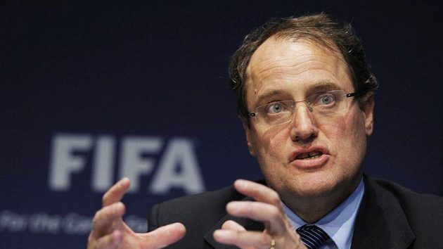 Předseda etické komise FIFA Claudio Sulser. Předseda etické komise FIFA Claudio Sulser.