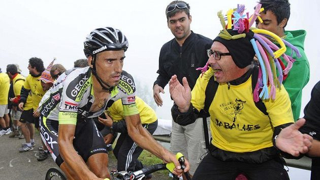Fanoušek žene španělského cyklistu Juana Josého Coba Fanoušek žene španělského cyklistu Juana Josého Coba