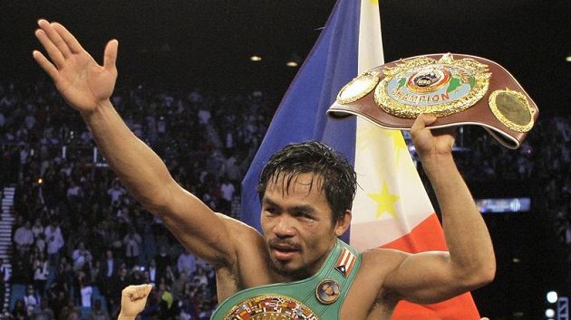 Filipínský boxer Manny Pacquiao slaví výhru nad Miguelem Cottem Filipínský boxer Manny Pacquiao slaví výhru nad Miguelem Cottem